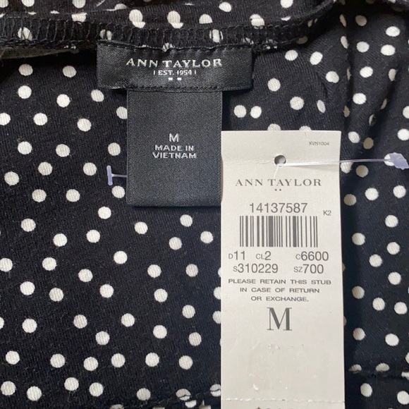 π ANN TAYLOR Top β’ NWT - Picture 2 of 4